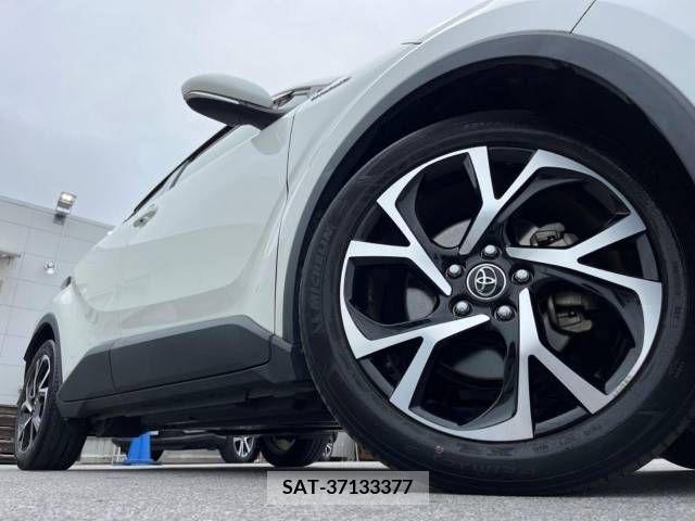 Toyota C-HR 2017-06 322999-15
