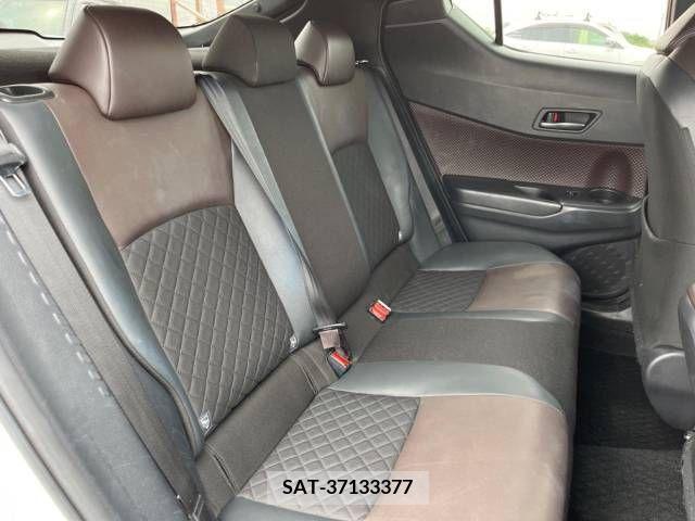 Toyota C-HR 2017-06 322999-11