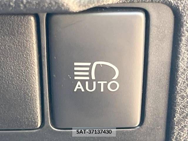 Lexus IS 2017-04 300084-5