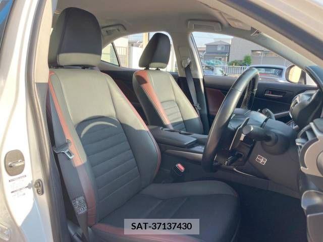 Lexus IS 2017-04 300084-8
