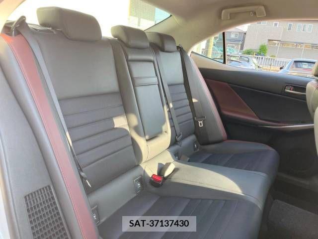 Lexus IS 2017-04 300084-9