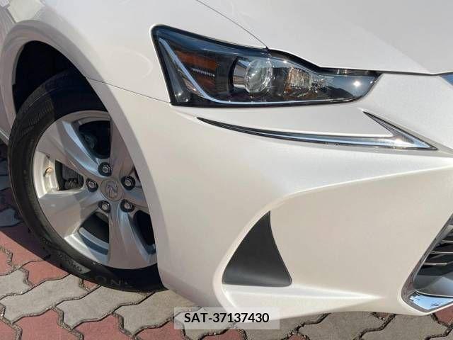 Lexus IS 2017-04 300084-12