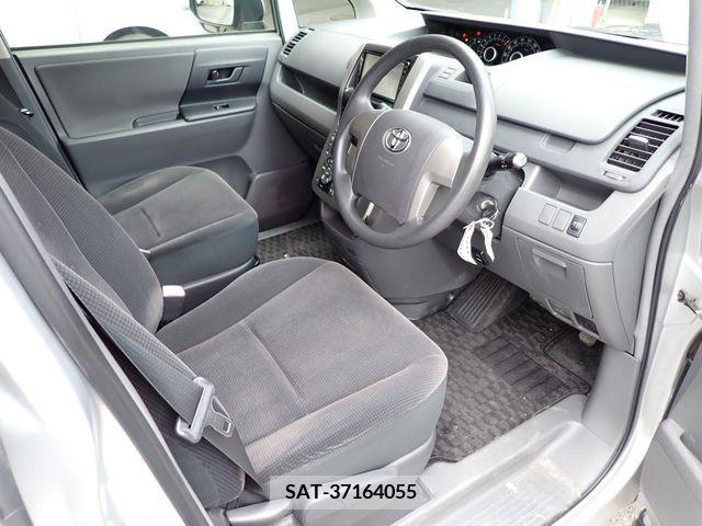Toyota VOXY 2008-09 289229-1
