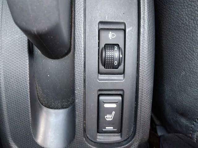 Nissan MICRA C+C 2008-03 2223-11
