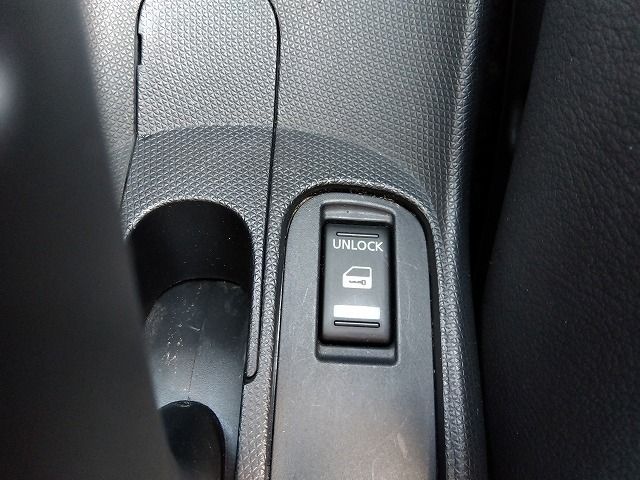 Nissan MICRA C+C 2008-03 2223-12