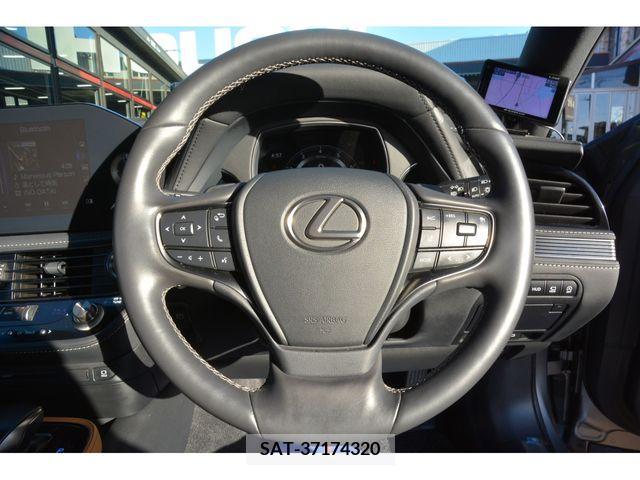 Lexus LS 2021-08 214103-7