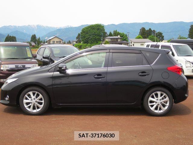 Toyota AURIS 2013-03 261508-4