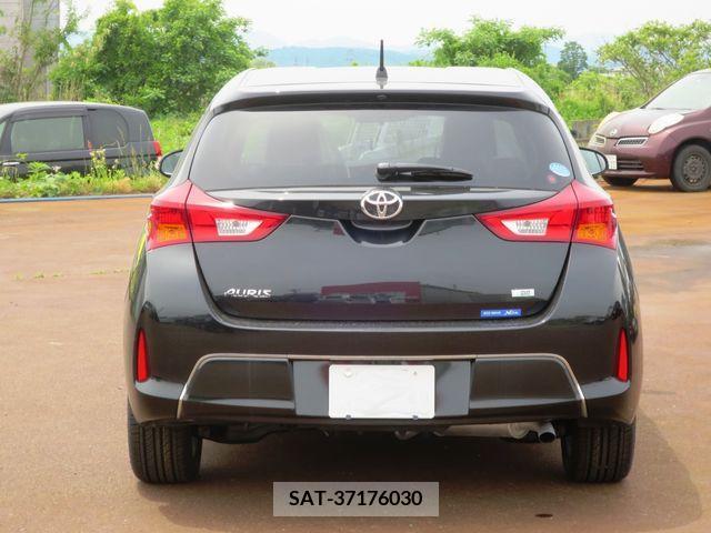 Toyota AURIS 2013-03 261508-3