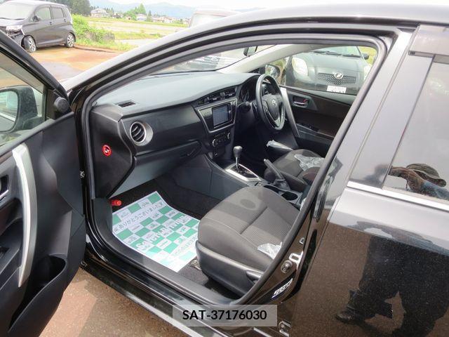 Toyota AURIS 2013-03 261508-5