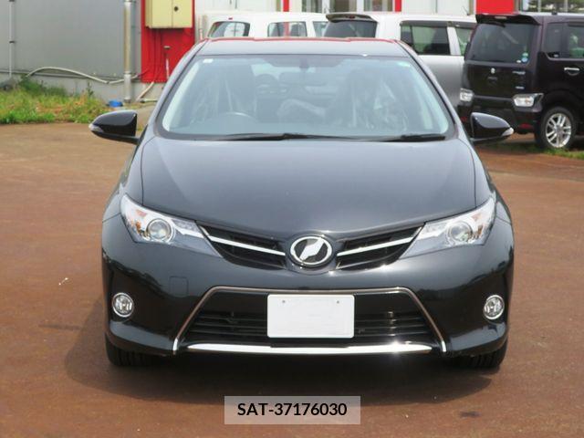 Toyota AURIS 2013-03 261508-1