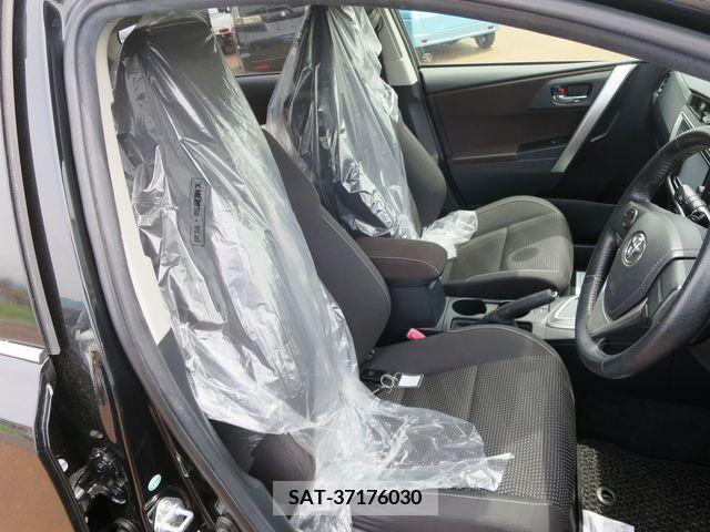 Toyota AURIS 2013-03 261508-9