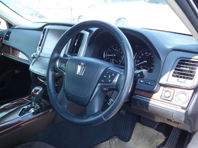 Toyota CROWN SEDAN 2014-01 3390-10