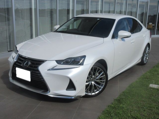 Lexus IS 2017-11 11191-0