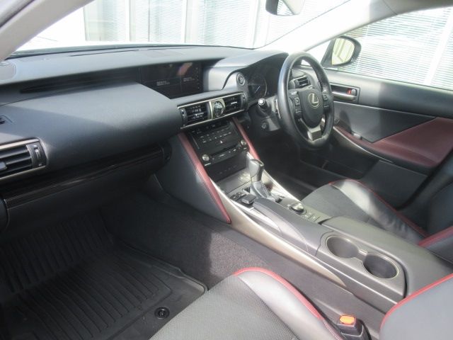 Lexus IS 2017-11 11191-4