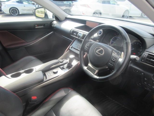 Lexus IS 2017-11 11191-9
