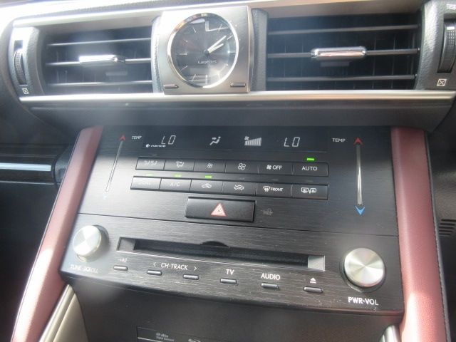 Lexus IS 2017-11 11191-13