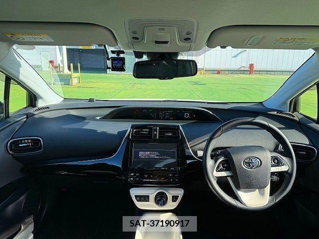 Toyota PRIUS 2016-07 223626-1