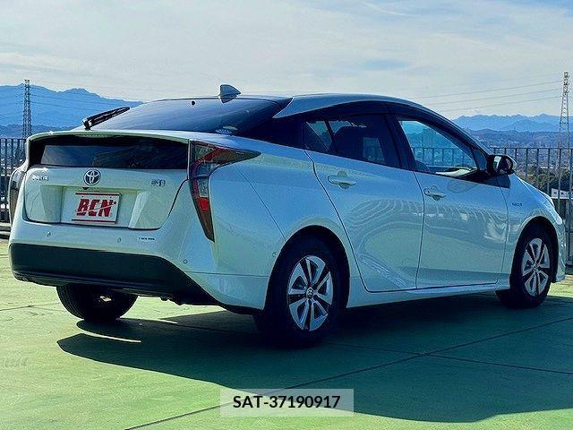 Toyota PRIUS 2016-07 223626-3