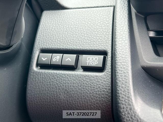 Toyota PRIUS 2024-01 246758-11