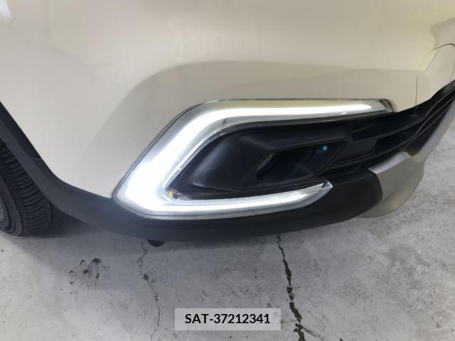 Renault CAPTUR 2018-01 283079-16