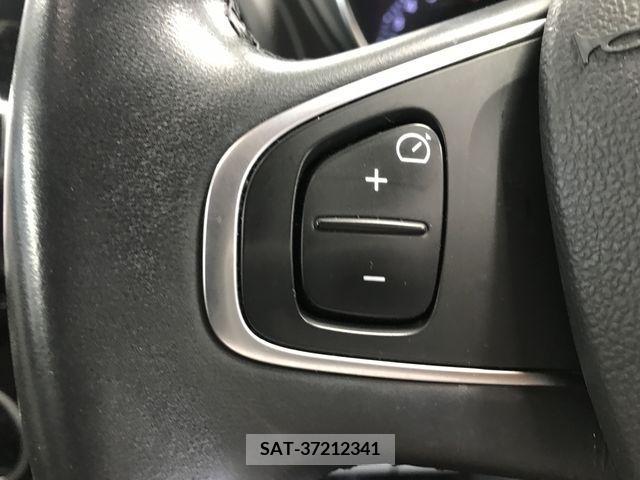 Renault CAPTUR 2018-01 283079-17