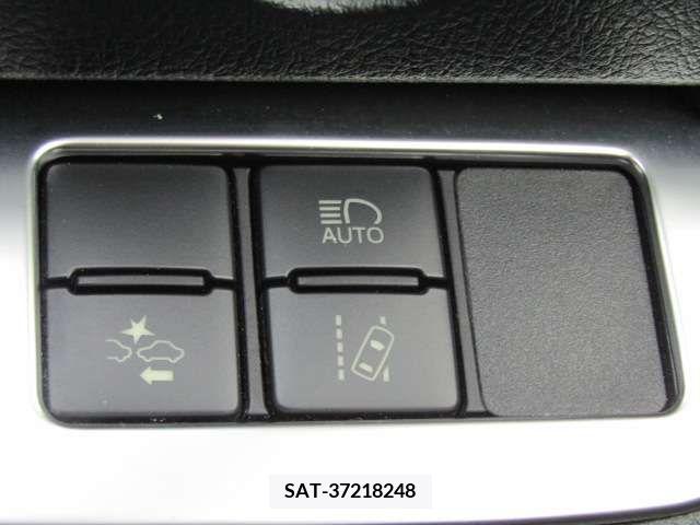 Toyota SIENTA 2017-09 325970-11