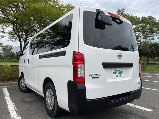 Nissan NV350 Caravan 2015-05 17056-1