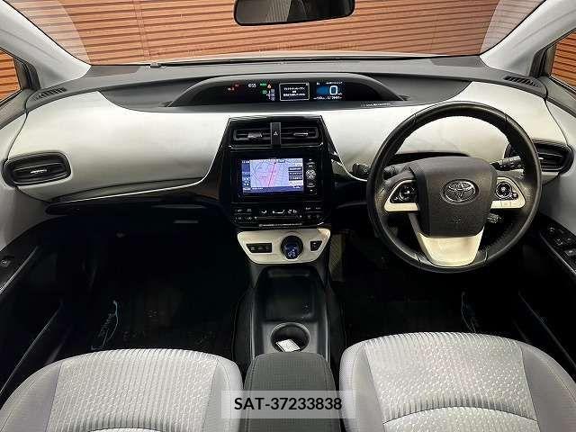 Toyota PRIUS 2016-06 209730-1