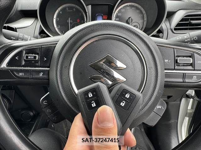 Suzuki SWIFT 2021-10 320956-22