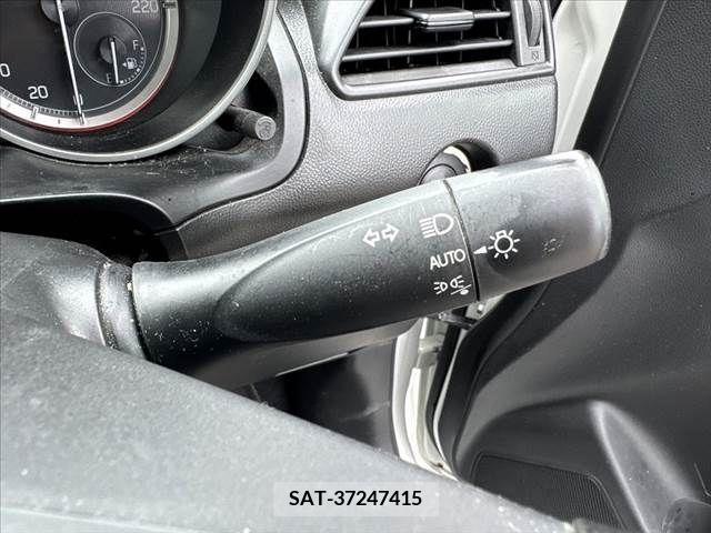 Suzuki SWIFT 2021-10 320956-23