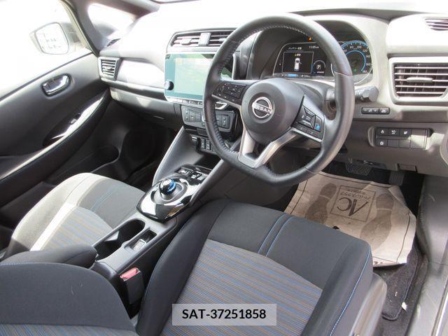 Nissan LEAF 2022-07 367066-10
