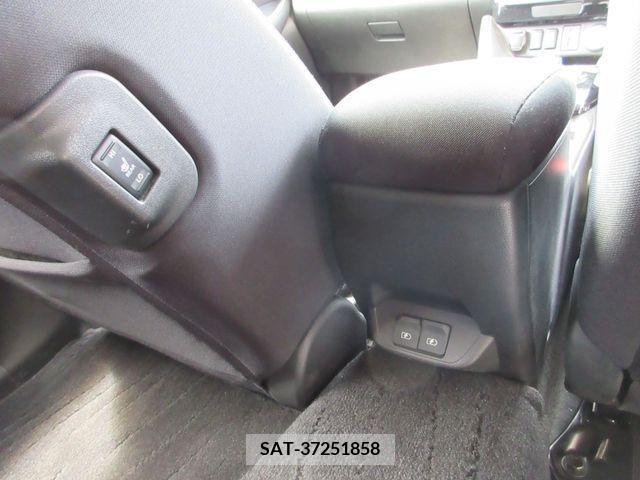 Nissan LEAF 2022-07 367066-21