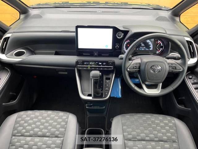 Toyota VOXY 2022-12 341560-1