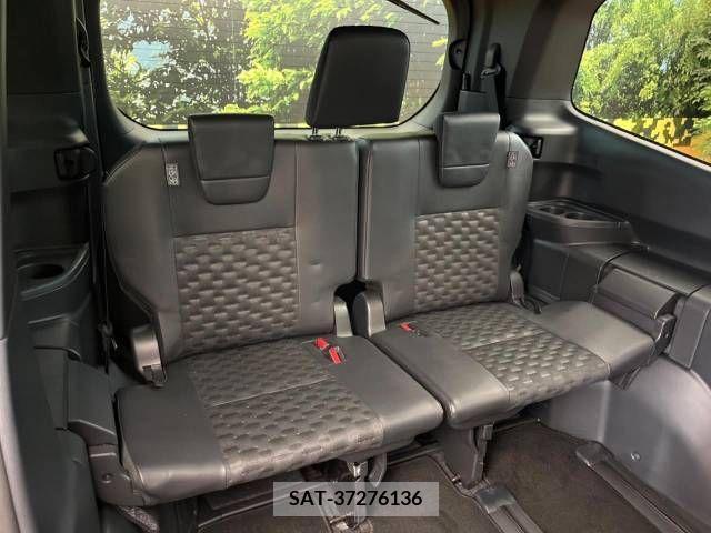 Toyota VOXY 2022-12 341560-9