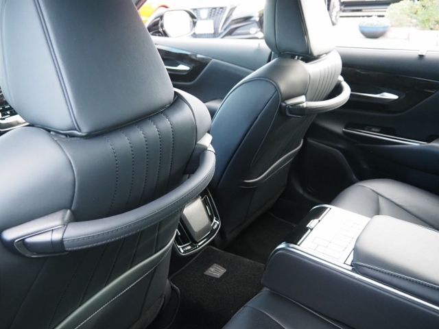 Toyota CROWN SEDAN 2023-11 195403-14