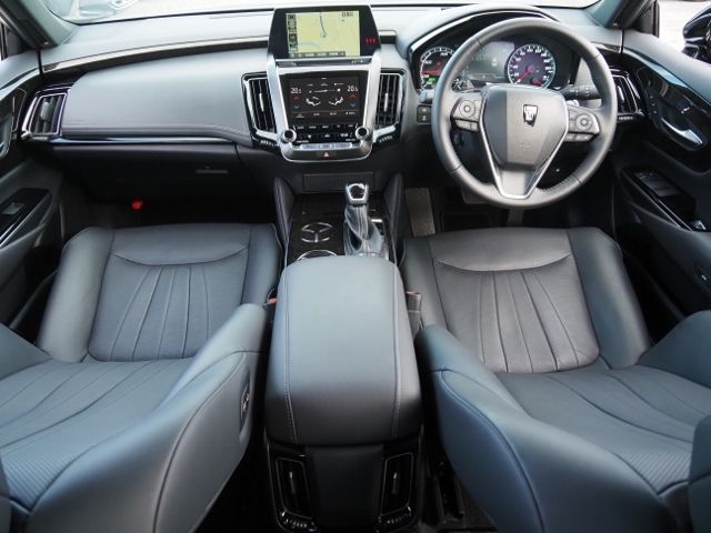 Toyota CROWN SEDAN 2023-11 195403-9