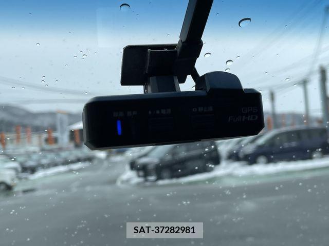 Nissan ELGRAND 2017-07 221657-19