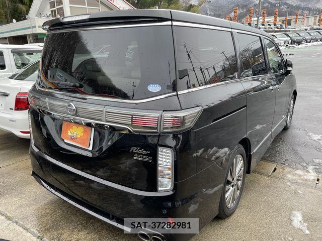 Nissan ELGRAND 2017-07 221657-2