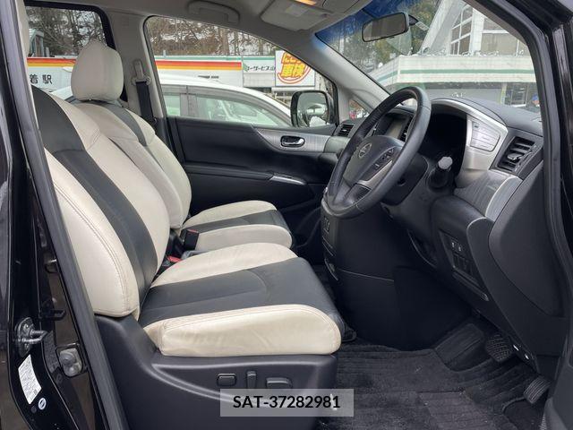 Nissan ELGRAND 2017-07 221657-4