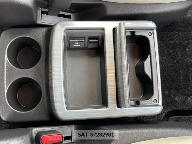 Nissan ELGRAND 2017-07 221657-13