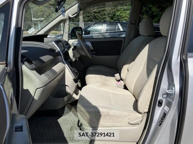 Toyota NOAH 2009-07 298081-15