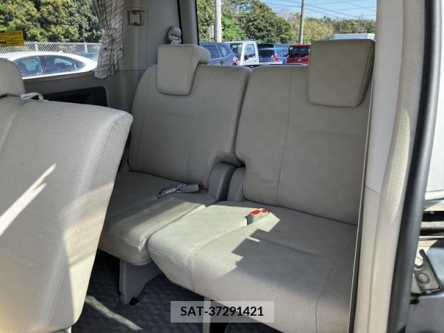 Toyota NOAH 2009-07 298081-12