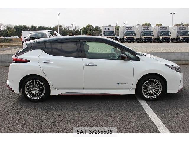 Nissan LEAF 2018-10 210678-8