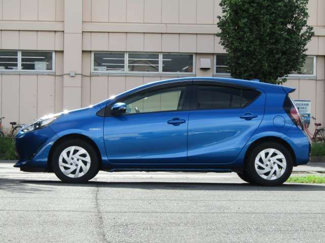 Toyota AQUA 2017-06 16437-3