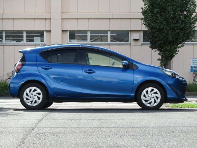 Toyota AQUA 2017-06 16437-2