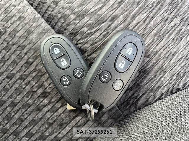 Mitsubishi DELICA D2 2016-02 267679-25