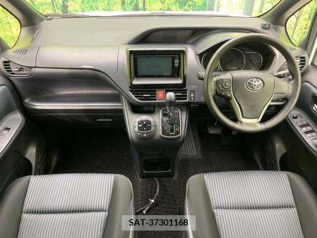 Toyota VOXY 2014-08 321411-1