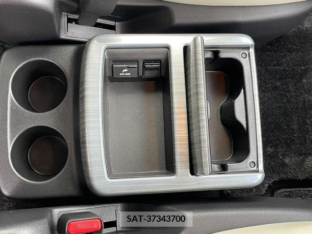Nissan ELGRAND 2017-07 372546-13