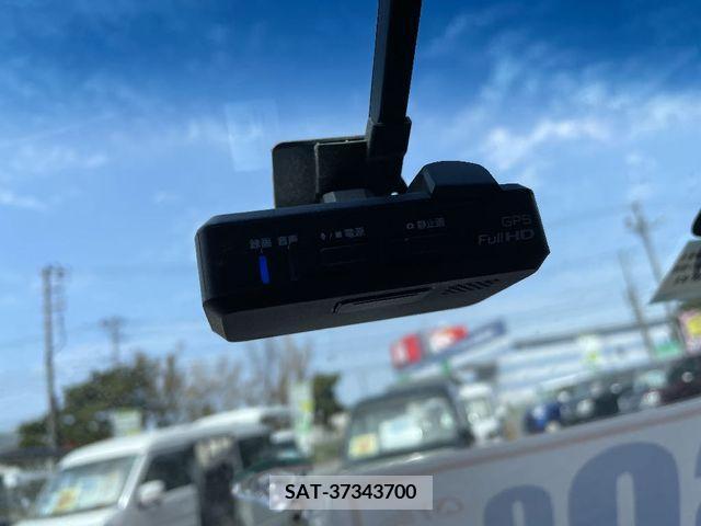 Nissan ELGRAND 2017-07 372546-19