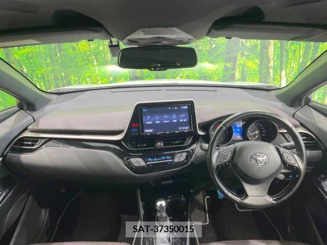 Toyota C-HR 2018-05 323023-1